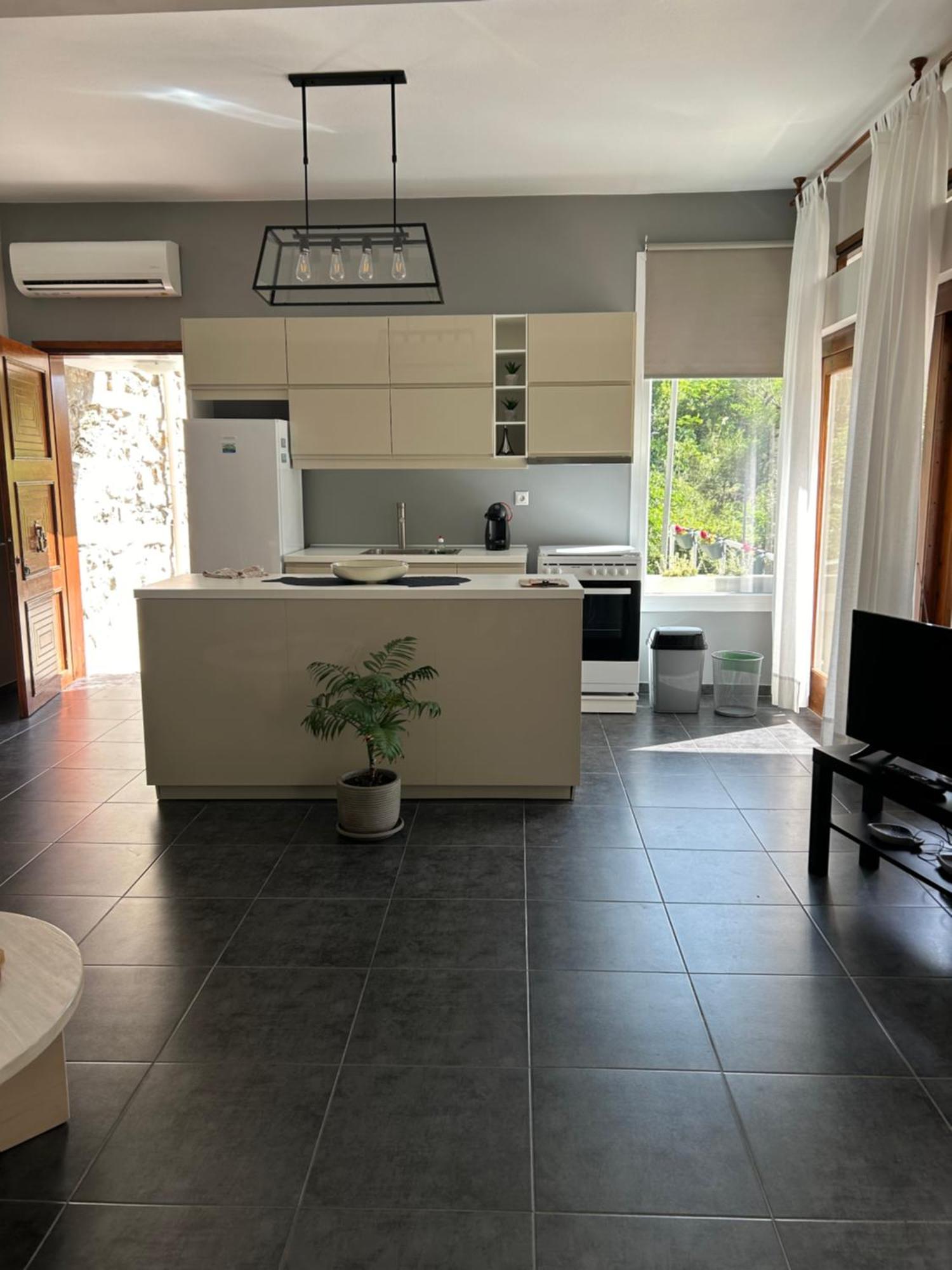 Secret Bay Apartment Palaiontsiflikion Exterior photo